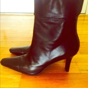 Black STUART WEITZMAN leather boots!