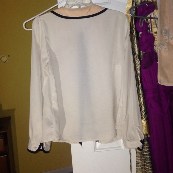 Patterned button down top - Picture 2 of 2