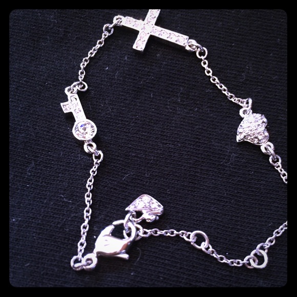 HOLD FOR @gigglesnc -- Swarovski charm bracelet