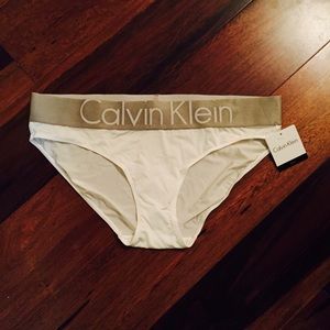Calvin Klein Women's Underwear Large