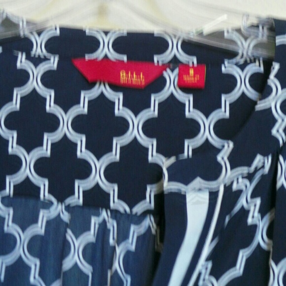 Blue pattern long button up - Picture 4 of 4