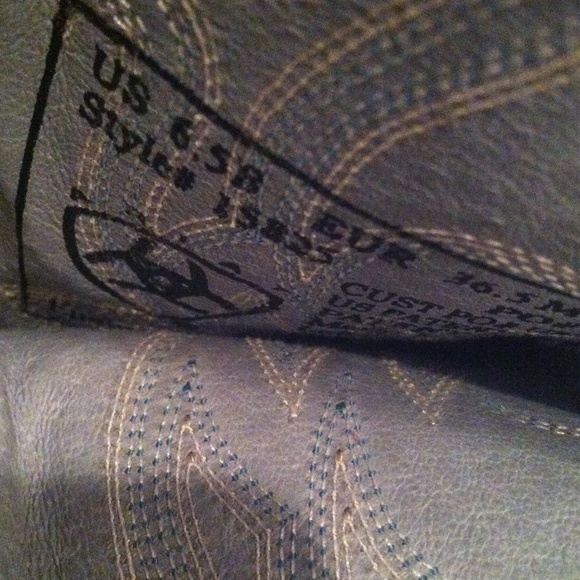 New! Size 6.5 woman's Ariat boots! 💙 - Picture 2 of 3