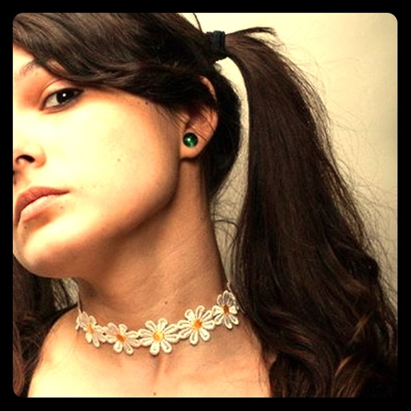 Daisy choker