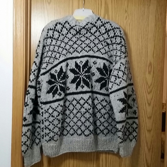 Hand knit wool sweater - Picture 2 of 3