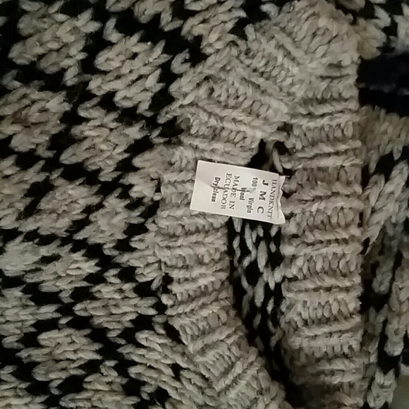 Hand knit wool sweater - Picture 3 of 3