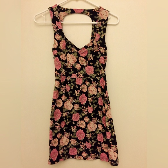 Flower dress. With round open back.