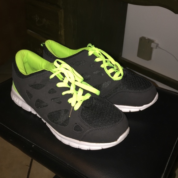 New black and green athletic training shoes sz 8