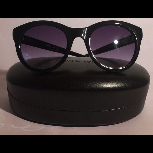 Michael Kors Accessories - Michael Kors - Rosie in Black/Authentic