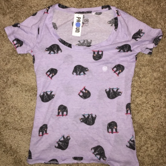 Nollie bears skating tee