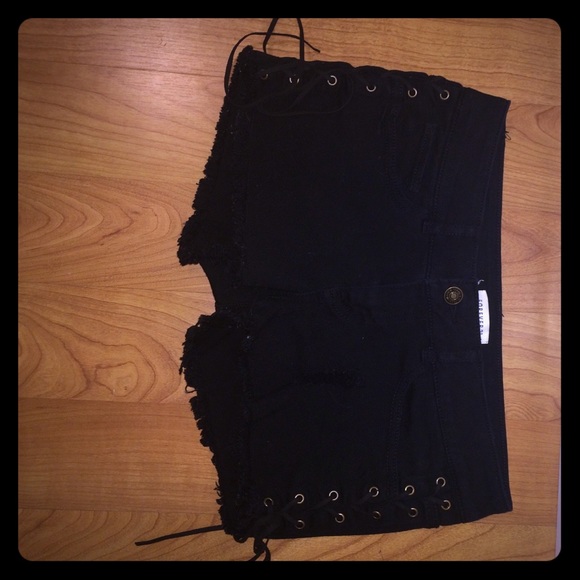 Cute grungy jean shorts