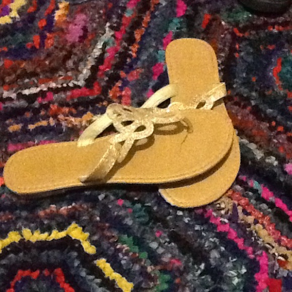 Body Central sandals - Picture 2 of 3