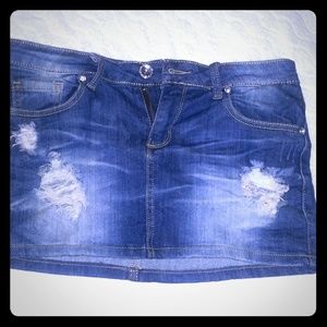 Short jean skirt