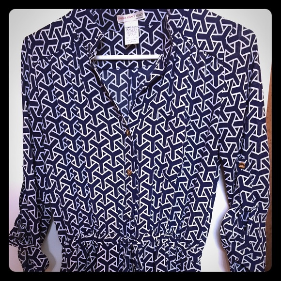 Blue and white geometric patterned dress
