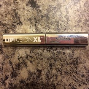 LipFusion XL lip plumper gloss