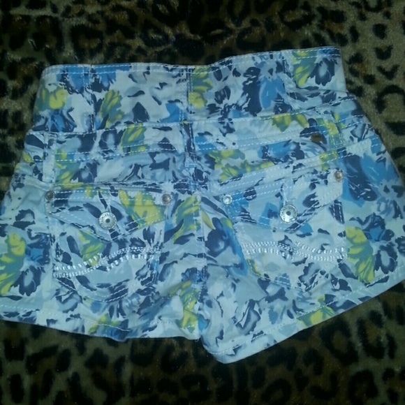 shorta - Picture 2 of 2