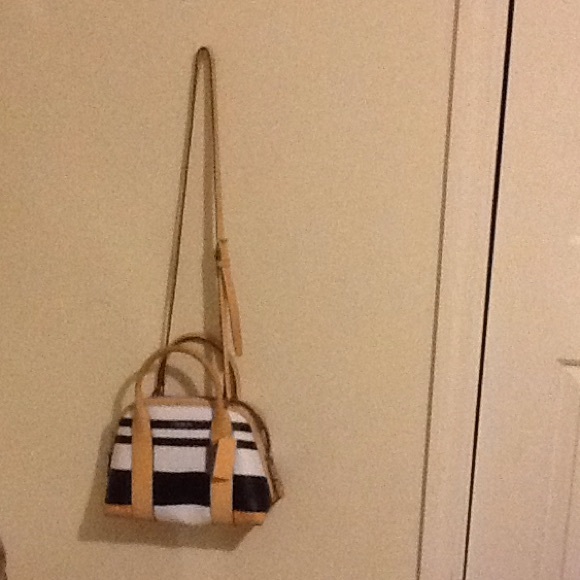 Coach purse - Picture 2 of 4