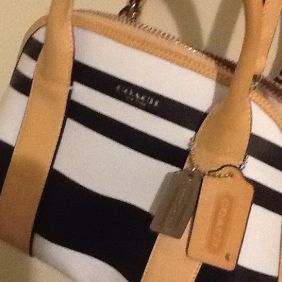 Coach purse - Picture 4 of 4