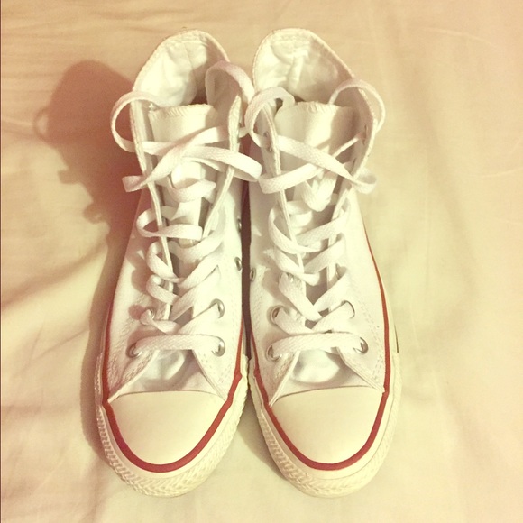 White high top CONVERSE 😃