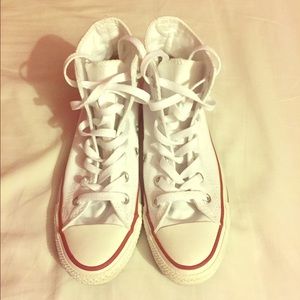 White high top CONVERSE 😃