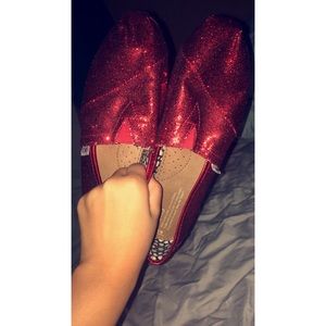 Red sparkly toms
