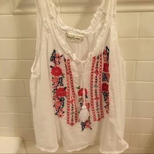 🎀A&F embroidered tank🎀