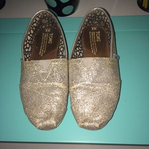 Silver sparkly TOMs