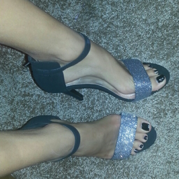 heels - Picture 2 of 2
