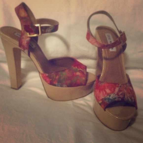 Steve Madden Floral Pumps