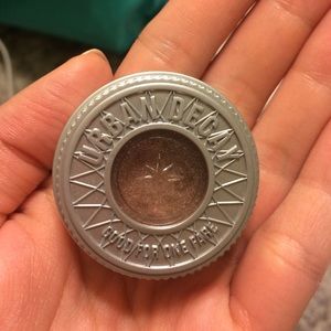 Urban Decay eyeshadow "toasted"