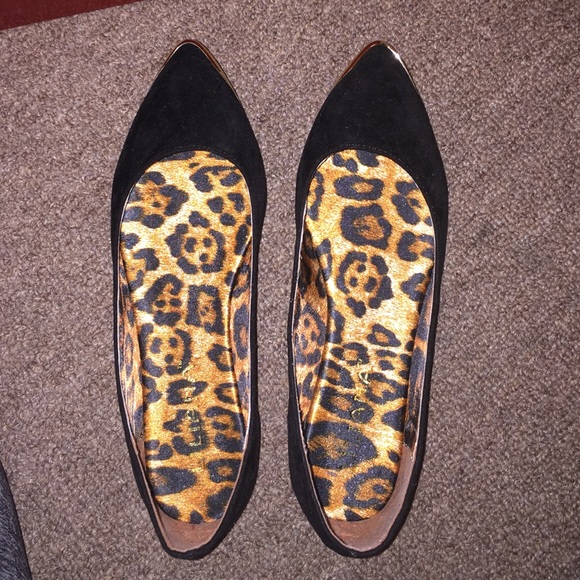 Black Felt Pointy Toed Flats