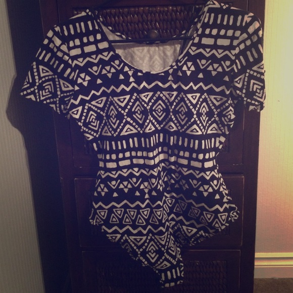 Tribal clothing - Picture 1 of 1