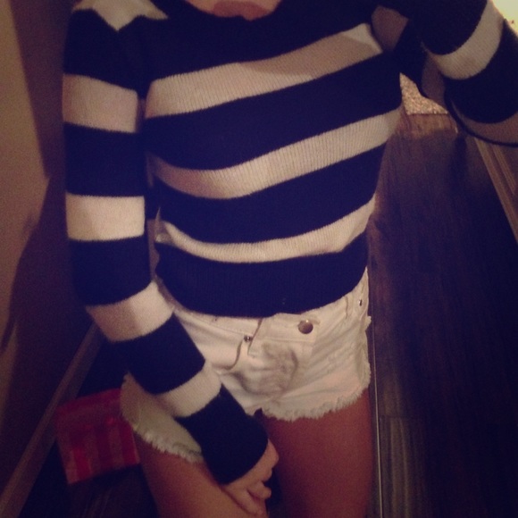 Super cute soft fuzzy cropped sweater