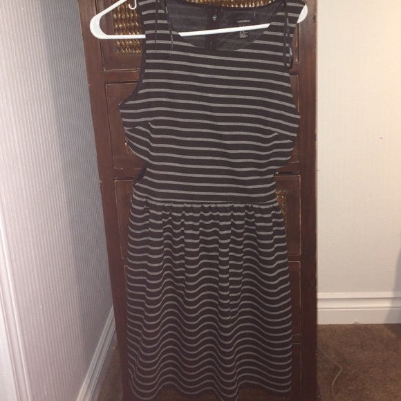 Adorable striped black and white dress - Picture 1 of 1