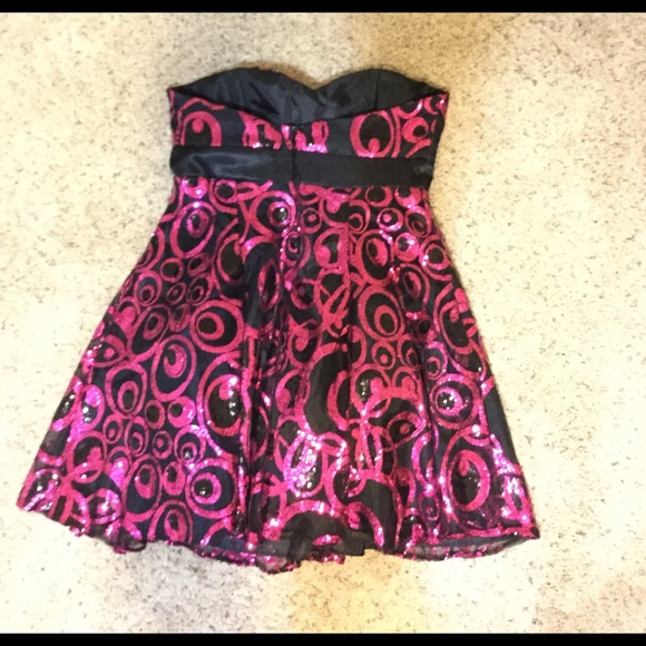 Strapless dress - Picture 2 of 4