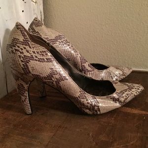 Sam Edelman, 9, women's snakeskin curved heel