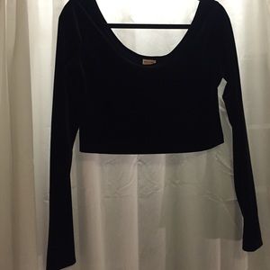 Long sleeve velvet crop top