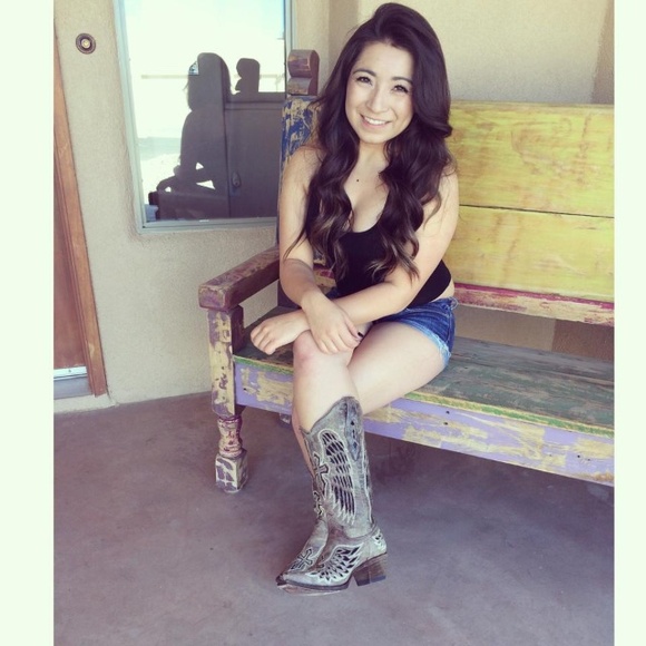 Meet your seller! 💋