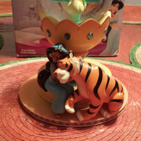 Disney store Princess Jasmine fountain