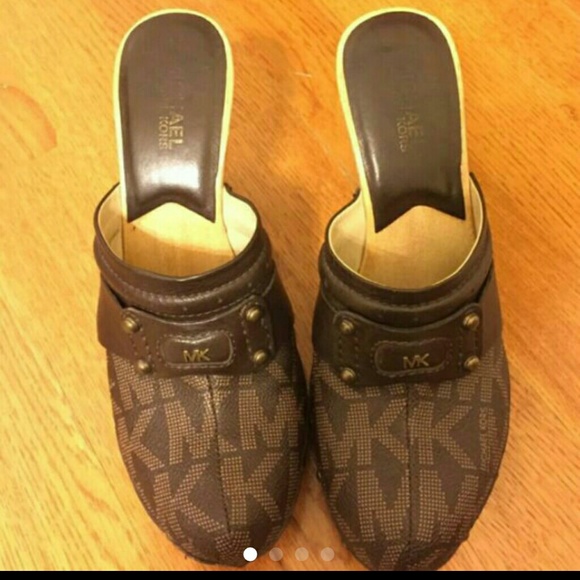 MICHAEL KORS  Monogram Clogs - Picture 3 of 4