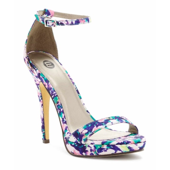 🔹sold in bundle🔹 Floral Strap Sandal - Picture 3 of 3