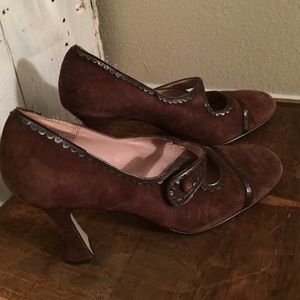 suede brown Mary Jane 10 women's shoe. Funky heel.