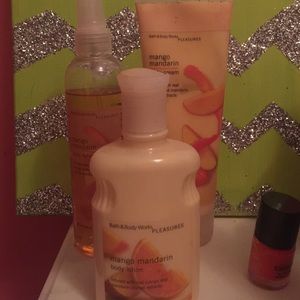 3 piece set from bath and body works!