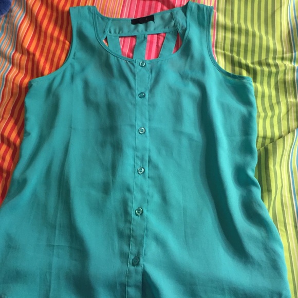 button tank top