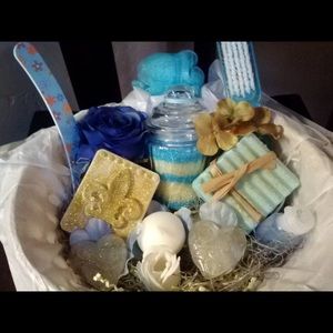 HOMEMADE SOAPS AND BATH SALTS