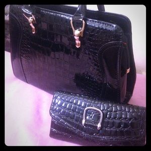 Black purse and wallet