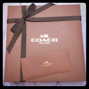 COACH huge box with ribbon and receipt envelop🎀
