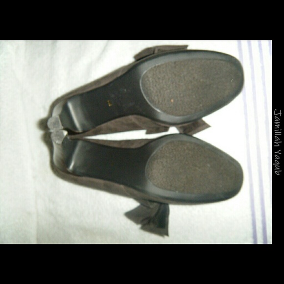 Sold ✔ A beautiful grey suede with a bow heels - Picture 3 of 4