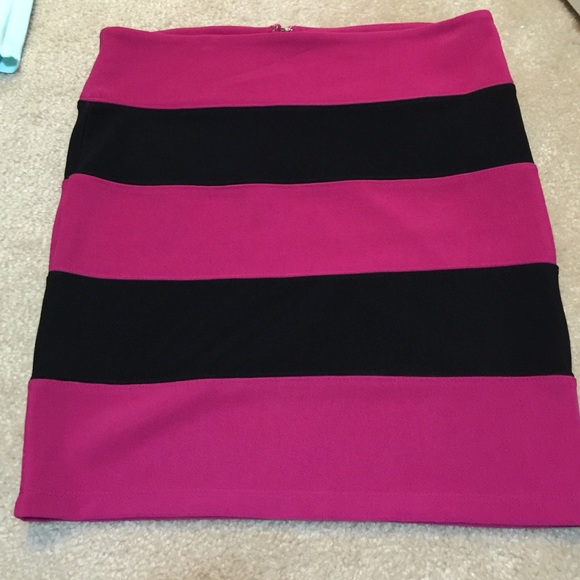 Forever21 red and black Skirt