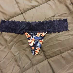 ❗️SOLD❗️VS Pink tropical thong