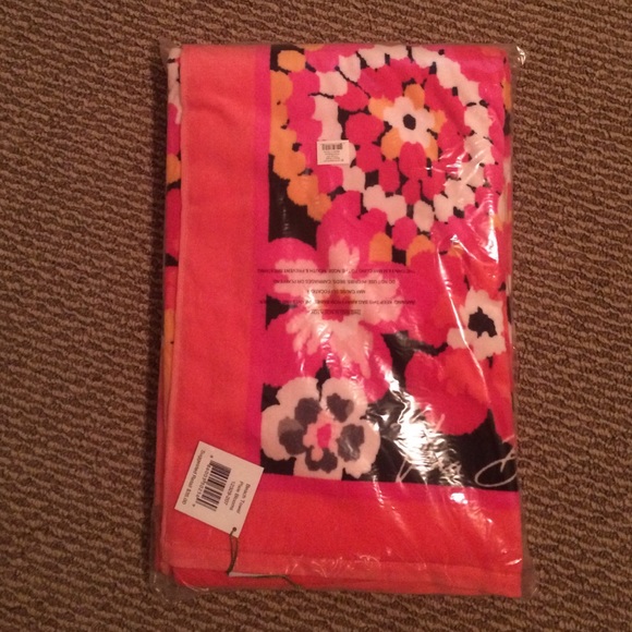 Vera Bradley Accessories - 🌺NWT Vera Bradley beach towel🌺
